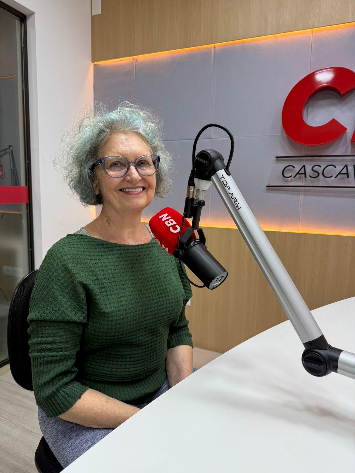 Com escultura feita de mais de 10 mil filtros de café usados, artistas de Cascavel vencem prêmio na Bienal Romana