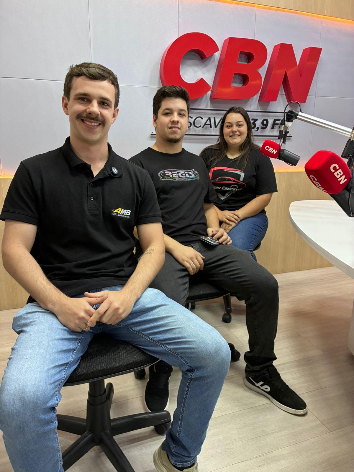 Leva Tudo Paraná reúne equipes de arrancada e carros antigos em Cascavel