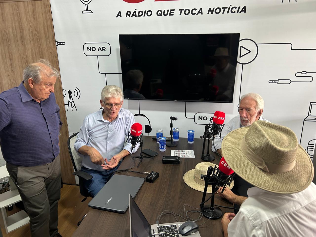 Darci Piana, vice-governador do Paraná; Renato Silva, prefeito de Cascavel; Norberto Ortigara, secretário de estado da Fazenda e DIlvo Grolli, presidente da Coopavel