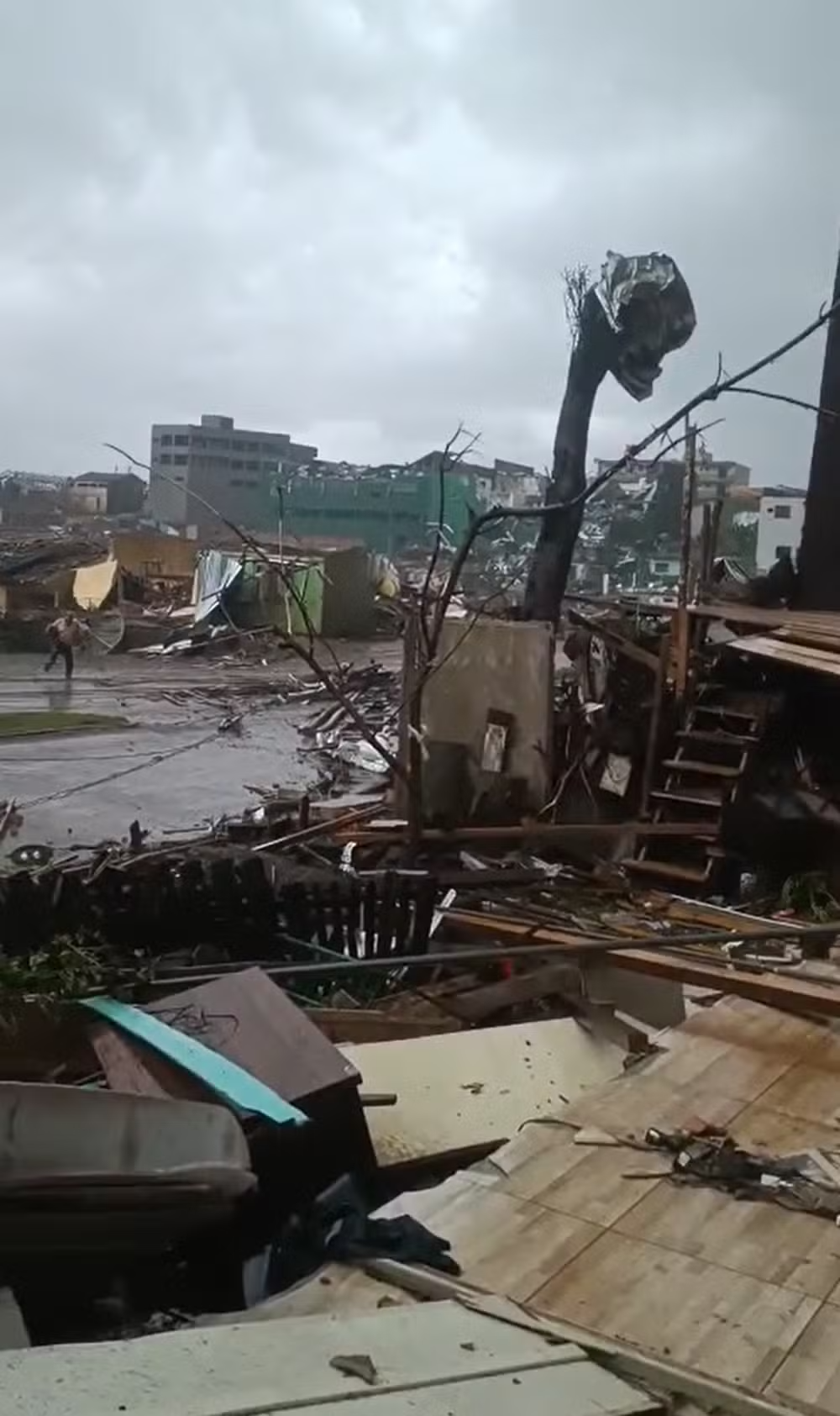 Tornado provoca destruição e deixa vários feridos em Rio Bonito do Iguaçu