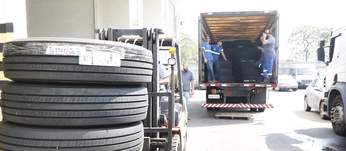 Prefeitura recebe 194 pneus da Receita Federal