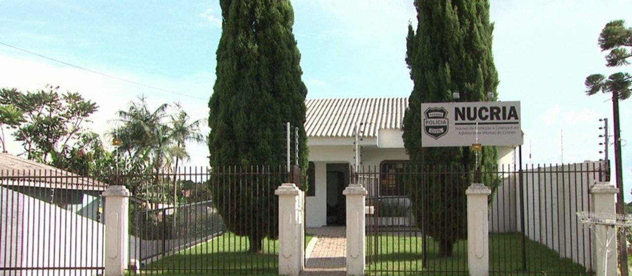 Três crianças são encontradas abandonadas em casa