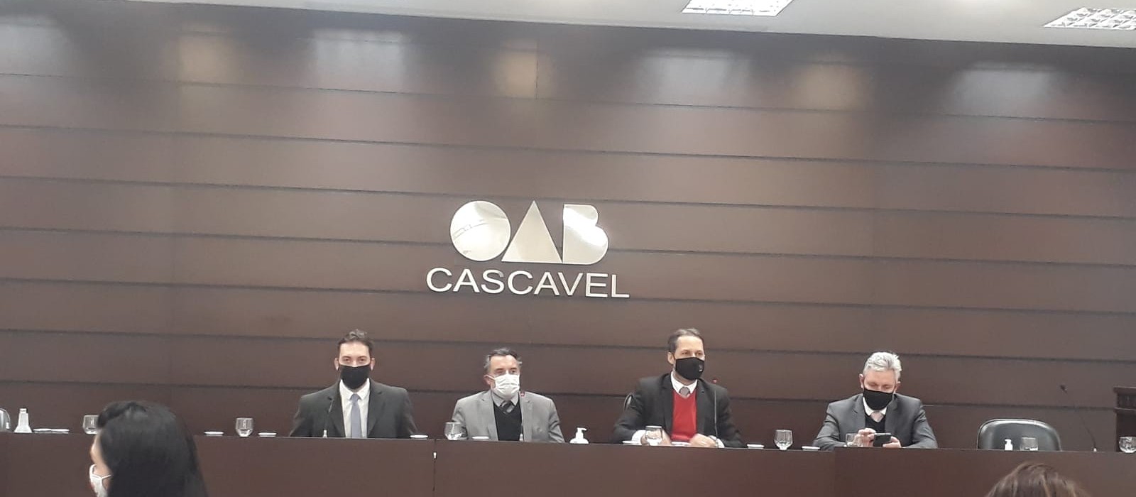 Presidente do TJ-PR é homenageado pela OAB de Cascavel