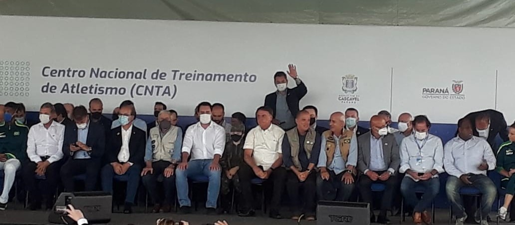 "Não vai faltar energia do leite condensado", diz presidente Jair Bolsonaro