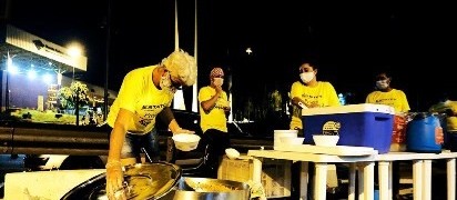 Paraguaios barrados na ponte contam com a solidariedade de brasileiros