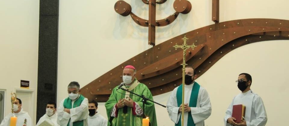 Dom Mauro celebra missa de ação de graças no aeroporto de Cascavel