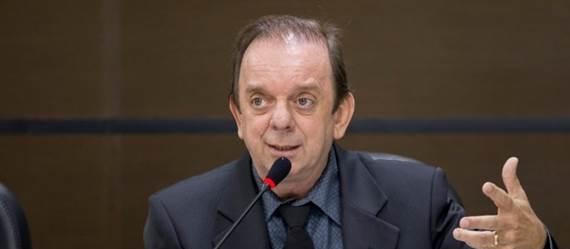 "É vergonhoso, tenho fé ainda que haja quebra de contrato"
