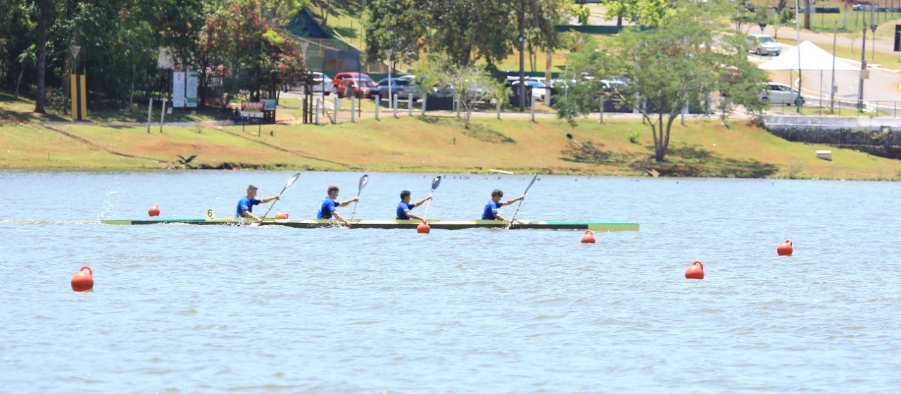 Prefeito de Cascavel  entrega de medalhas do Campeonato Brasileiro de Canoagem Velocidade e Paracanoagem