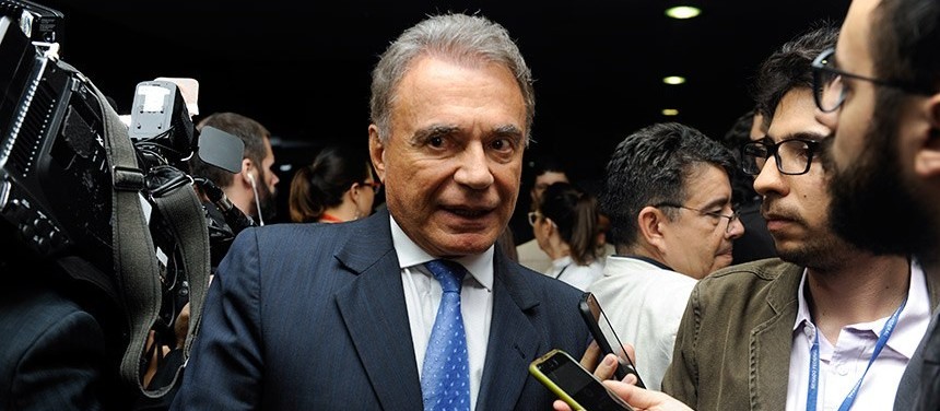 Senadores querem reduzir número de parlamentares no Congresso