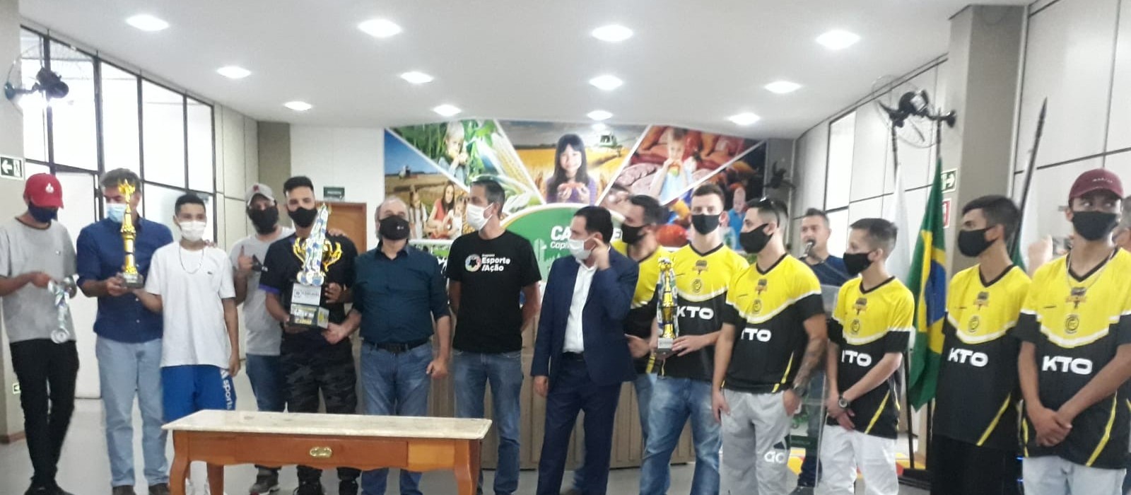 Premiados os vencedores do Campeonato Free Fire em Cascavel