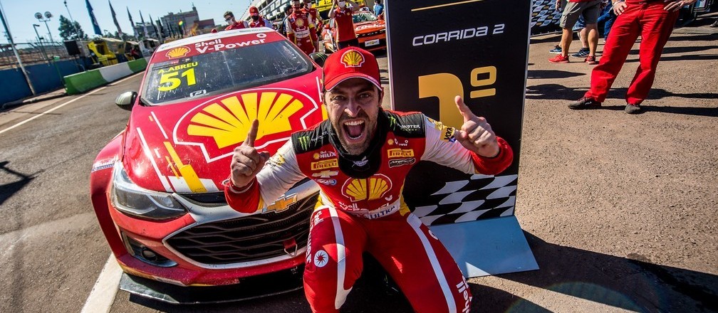 Átila Abreu comemora vitória em Cascavel e salto na classificação da Stock Car
