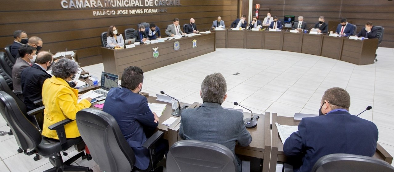 Inclusão de Educação em grupo prioritário de vacinação é aprovado na Câmara
