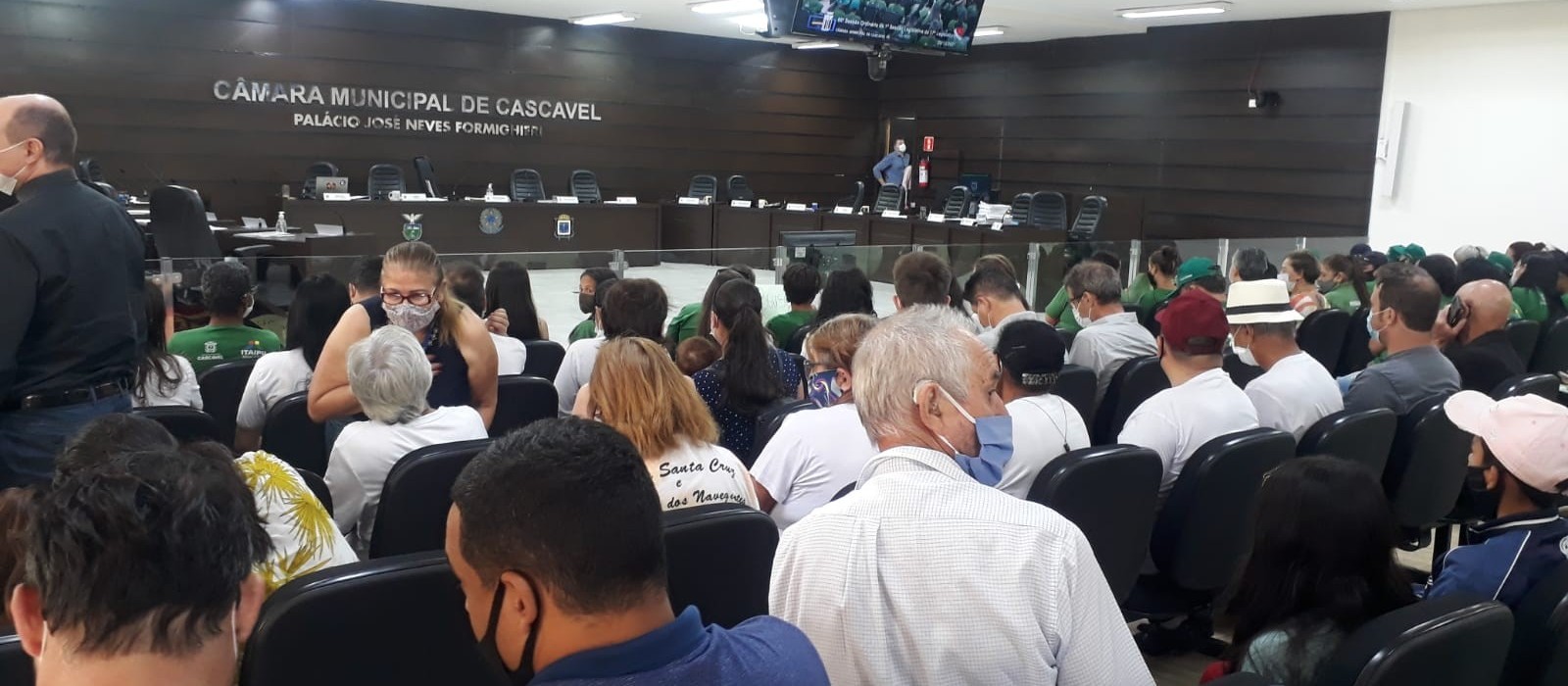 Vereadores votam salários, lixo e transporte coletivo nesta segunda-feira (20)