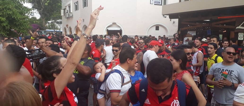 Caravana de Cascavel viaja para Lima e entra no clima da decisão