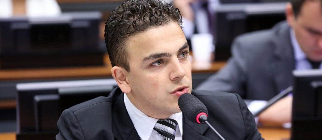 "O ministro da Educação aposta, infelizmente, no confronto ao invés de tentar o diálogo", diz deputado