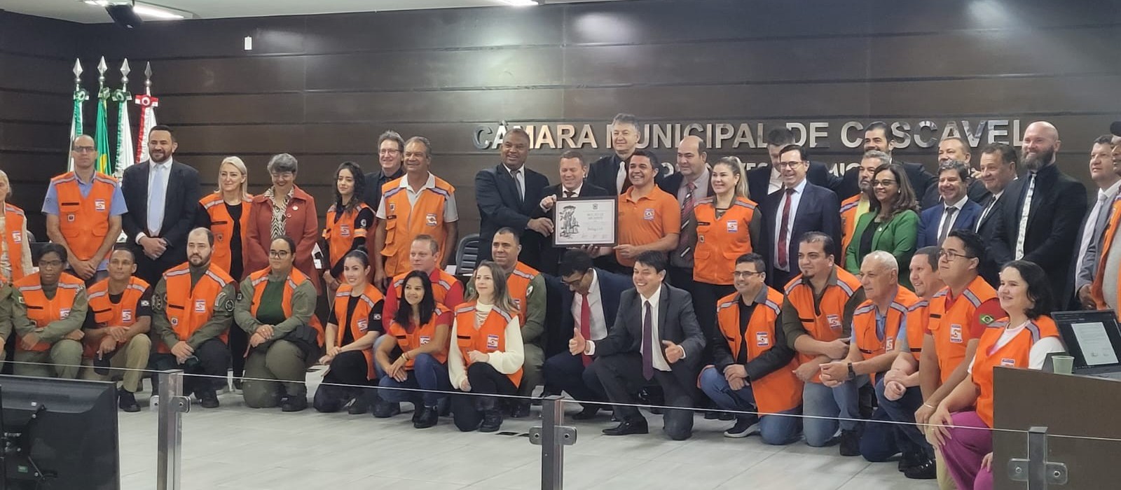 Defesa Civil recebe homenagem na Câmara de Cascavel