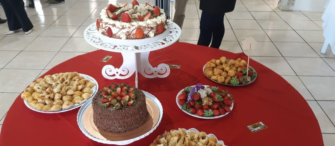 Montagem dos estandes já começou para receber o público a partir das 17h