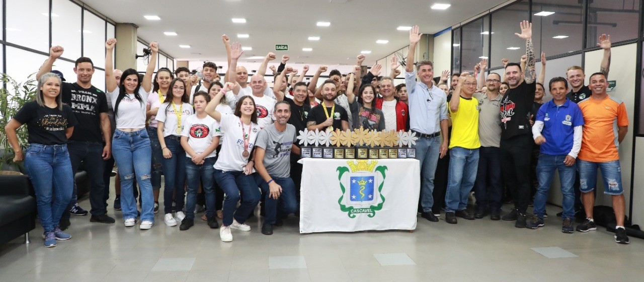 Prefeito recebe atletas cascavelenses campeões da 2ª edição dos Jogos Paraná Combate