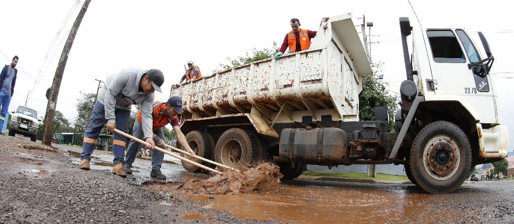 Secretaria de Obras realiza "Operação Tapa Buraco "