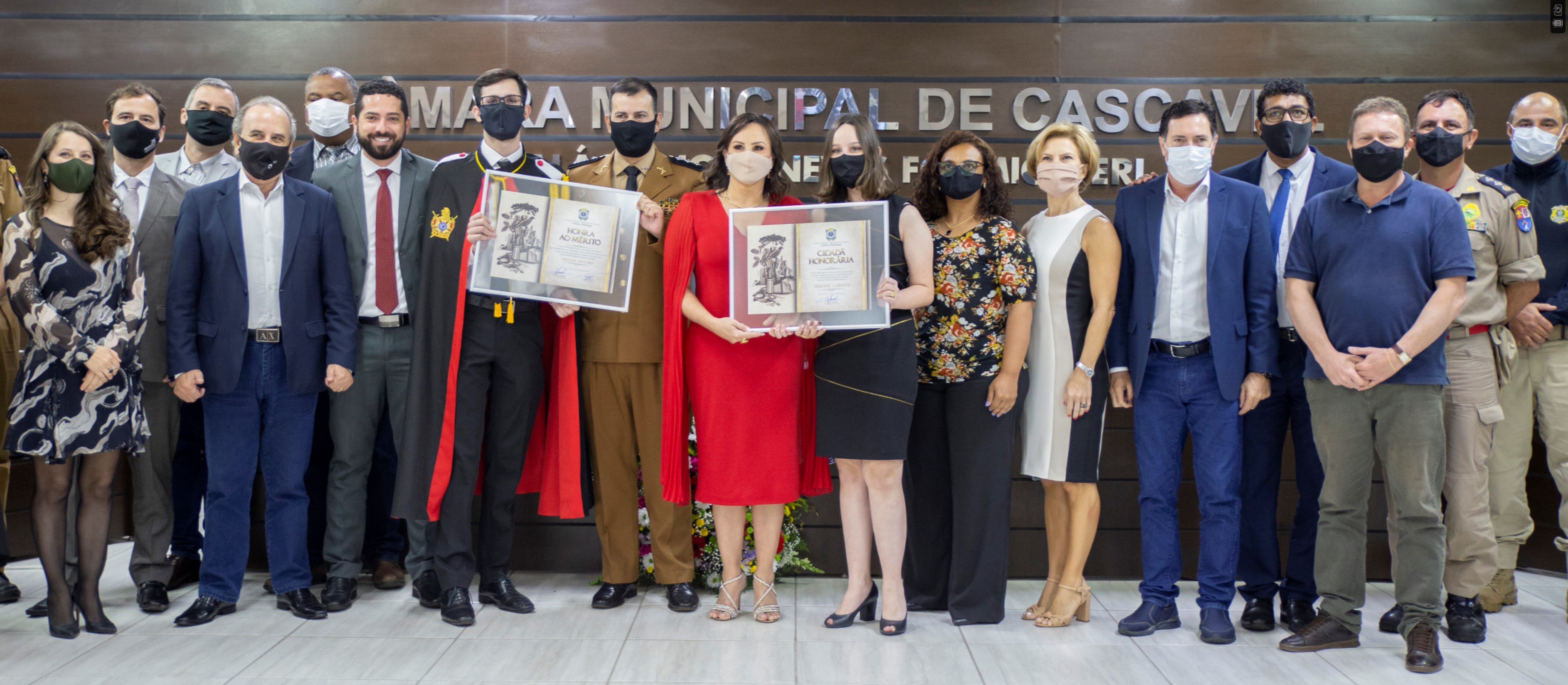 Capitão Diego Astori e promotora Simone Lorens são homenageados na Câmara Municipal