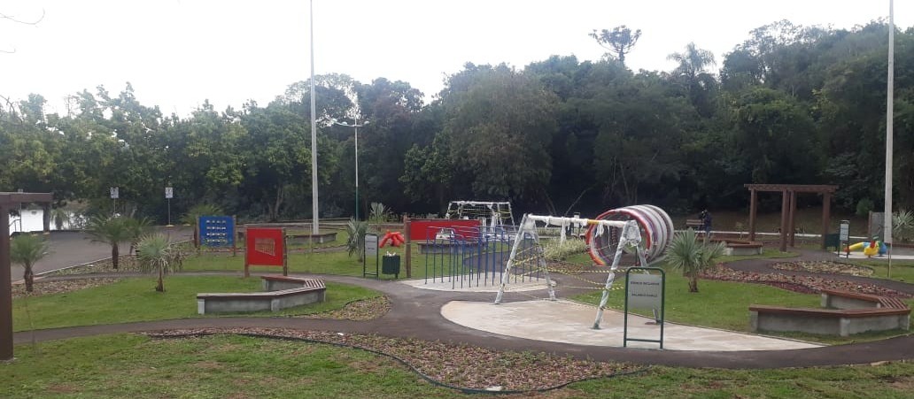 Membros da Comissão Permanente de Acessibilidade visitam obras da Praça Espaço Inclusivo