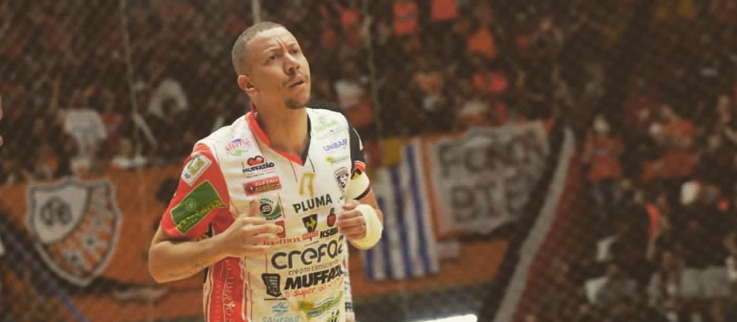 Pedro Muffato Júnior e o jogador Carlão  estão na lista da maior Premiação do Futsal  Brasileiro 