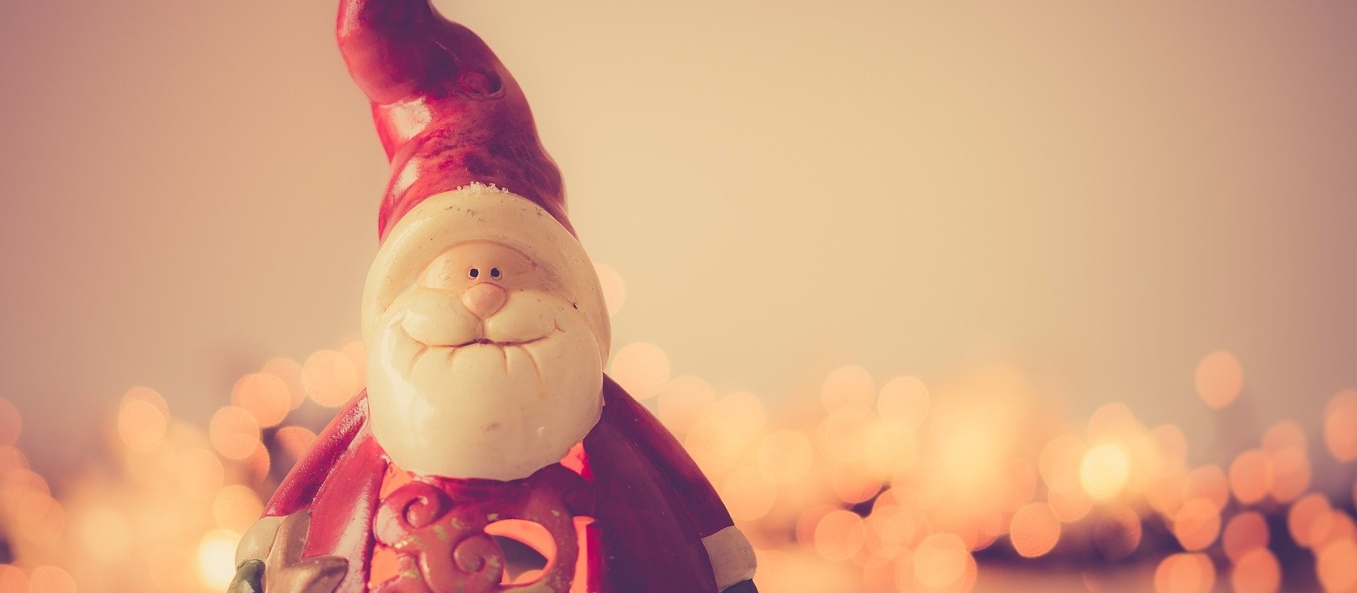 Crianças escrevem cartinhas para o Papai Noel 
