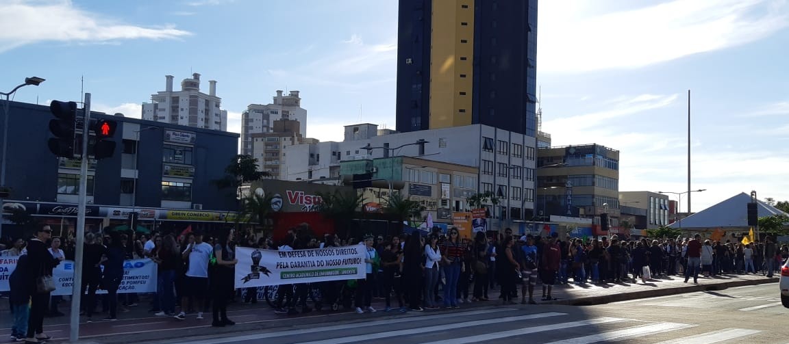 Categorias manifestam contra reforma da Previdência no Centro de Cascavel