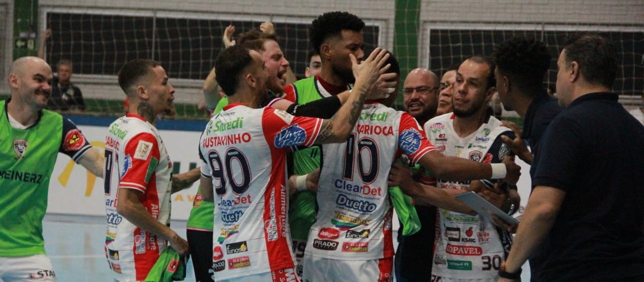 Cascavel Futsal vence Assoeva por 3x0 no ginásio da Neva