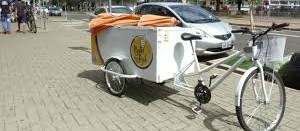 Programa Bike Legal entrega mais 5 bicicletas para empreendedores ambulantes 