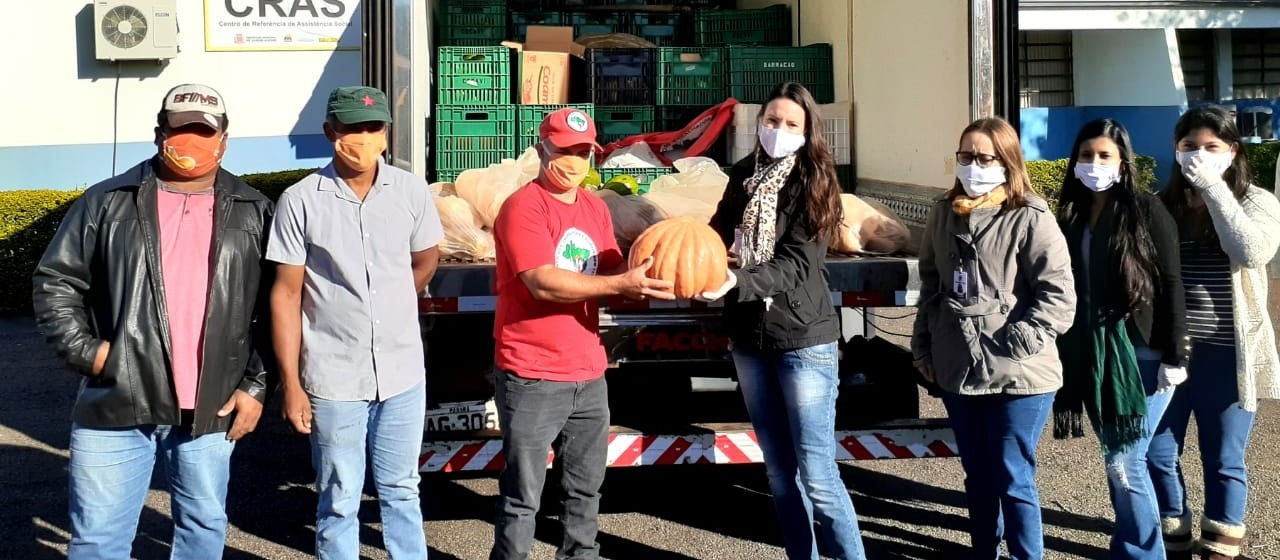 MST faz doações de alimentos a hospitais, asilos e famílias carentes