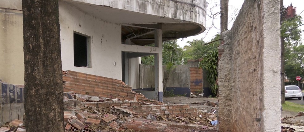 Catadora de reciclável encontra 10 fetos, coração e rim em hospital desativado de Foz