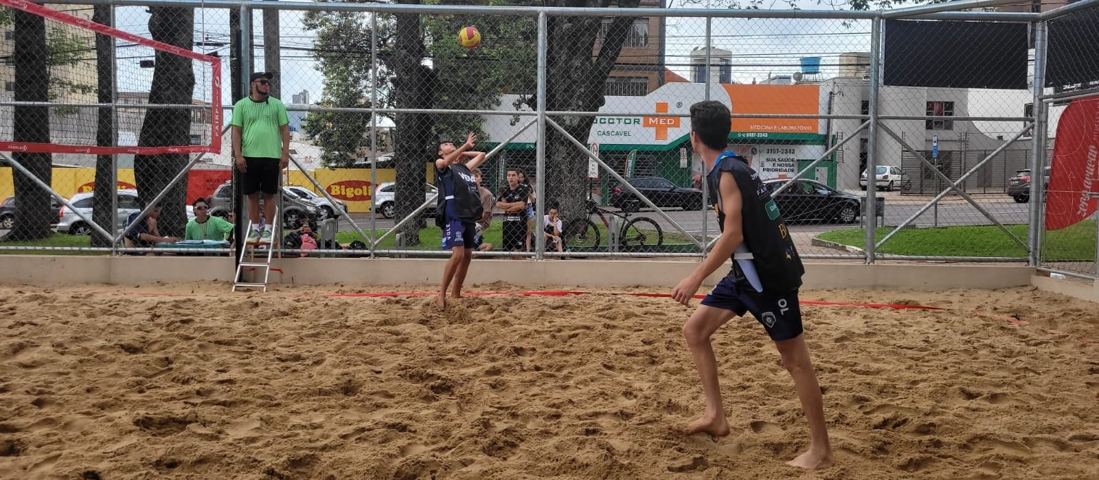 Campeonato de vôlei, basquete e skate animam o sábado na Praça Wilson Joffre