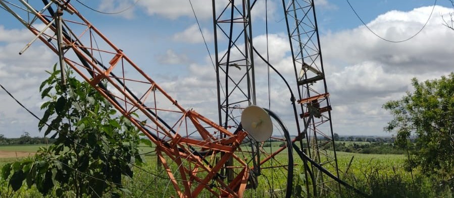 Temporal derruba torre da CBN Cascavel; a emissora segue com a programação nas plataformas online