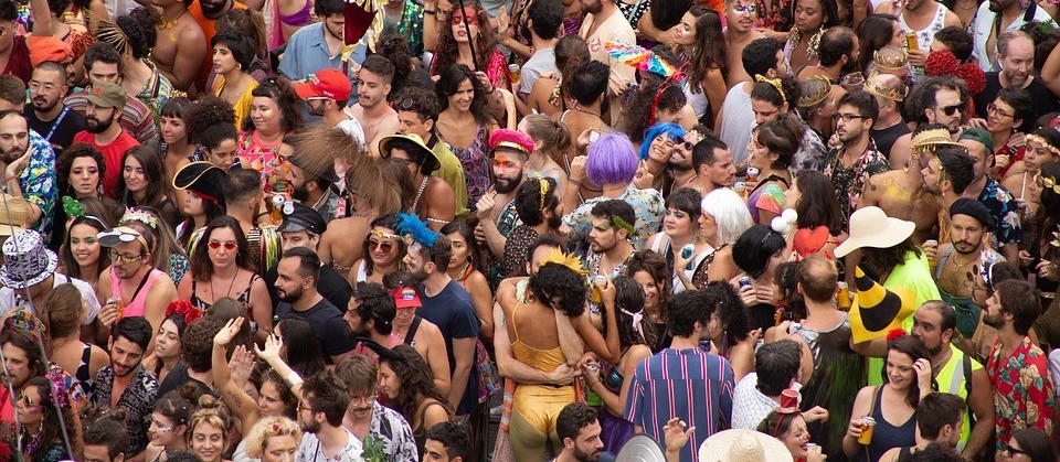 Sem a folia nas ruas, carnaval deverá movimentar R$ 6,45 bilhões em receitas 