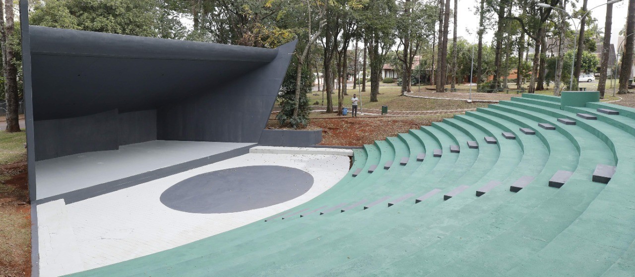 Praça Praça Parigot de Souza é revitalizada