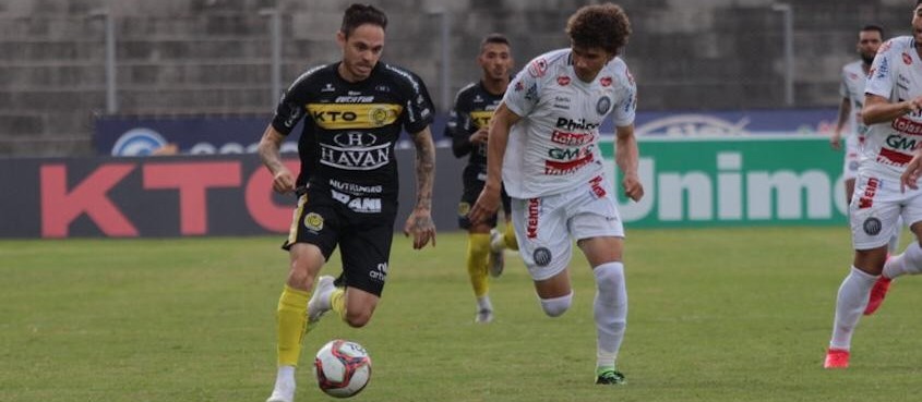 FC Cascavel vence Operário e se isola na liderança do Paranaense
