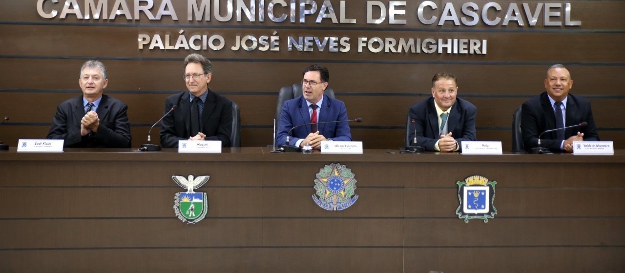 Mesa Diretora da Câmara de Cascavel tome posse com Alécio Espínola presidente