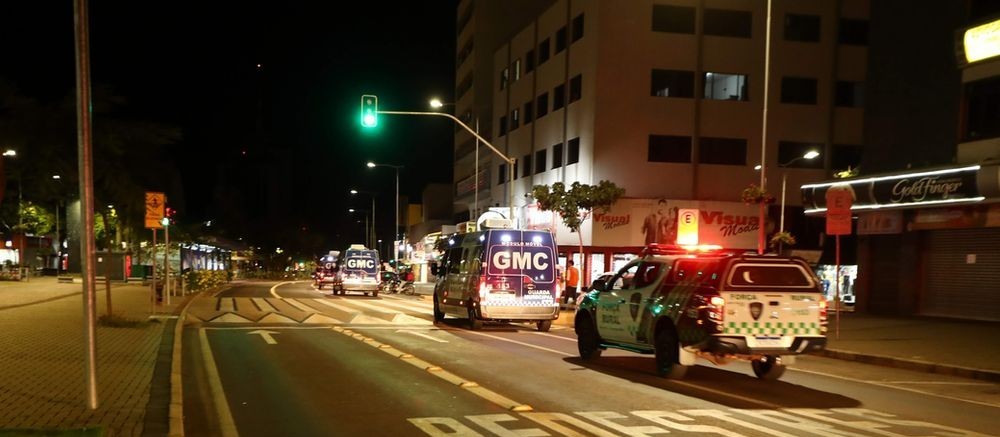 O diretor de proteção à Comunidade da Guarda Municipal orienta sobre Toque de Recolher