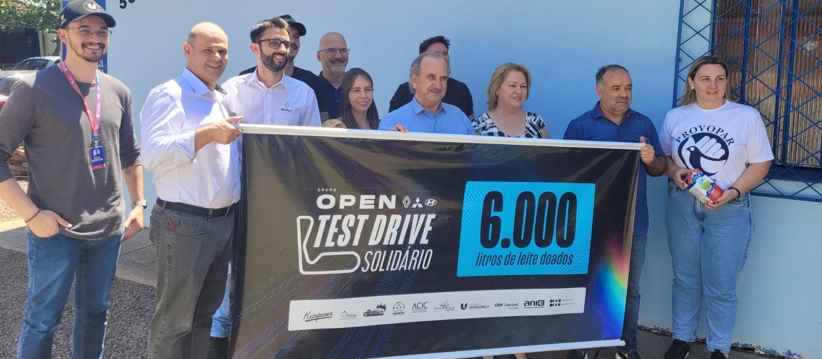 Leite arrecadado durante "Teste Drive Solidário"  é entregue ao Provopar 