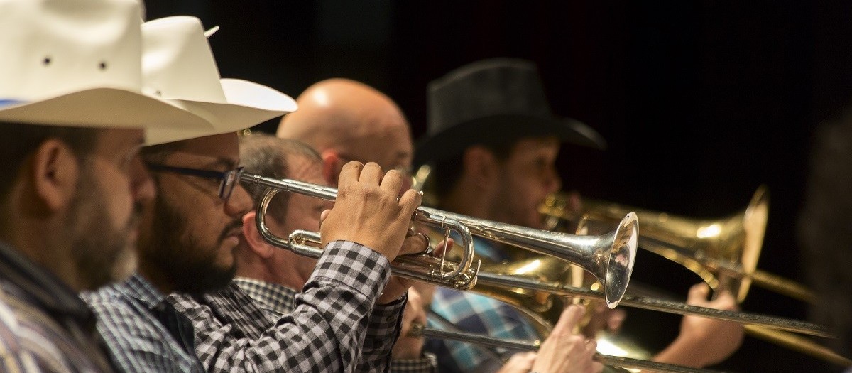 De Evidências a Infiel, Orquestra Sinfônica do Paraná toca sucessos do sertanejo