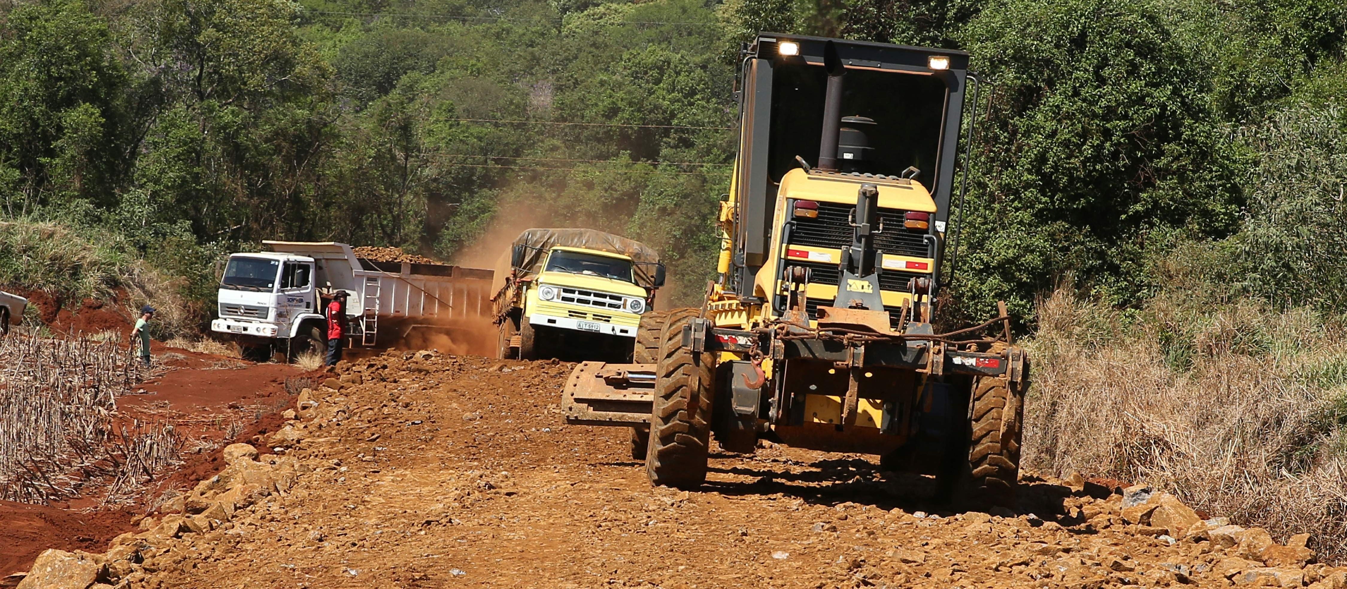 Estradas rurais de Cascavel passam por melhorias 
