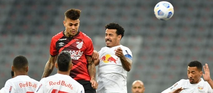 Athletico empata com o invicto Bragantino em Curitiba