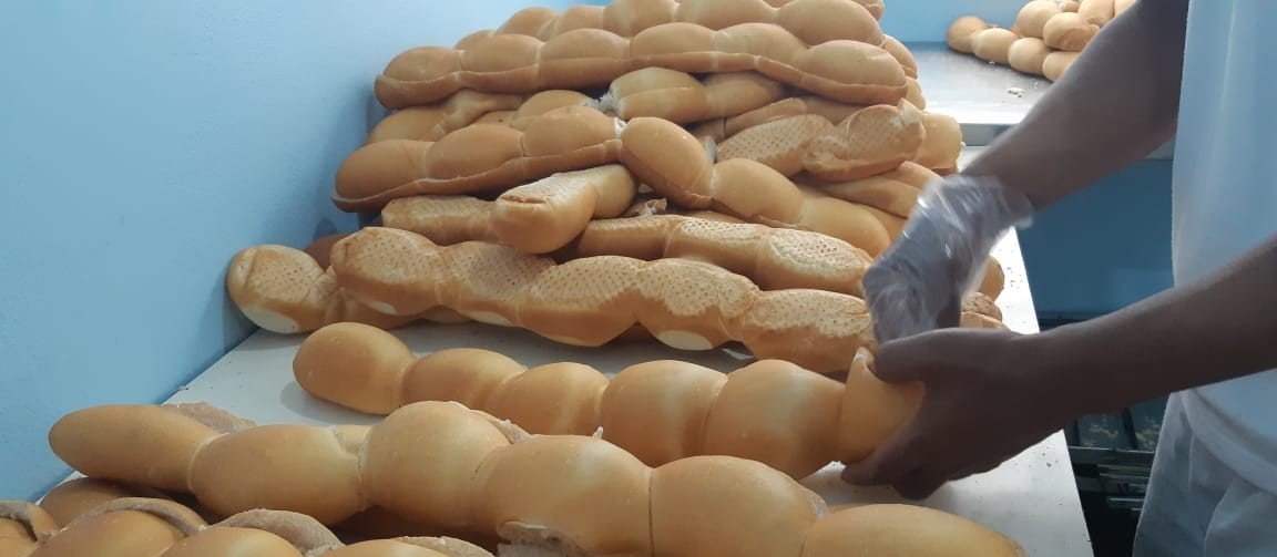 Presos produzem 5 mil pães por dia na PEC