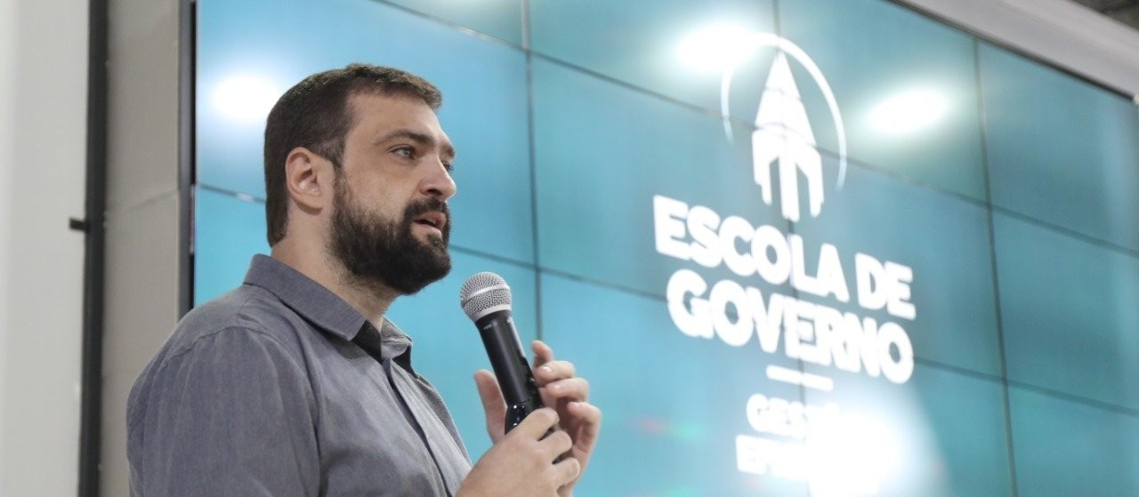 "Esperamos a chegada de novas doses para avançarmos em grupos maiores"