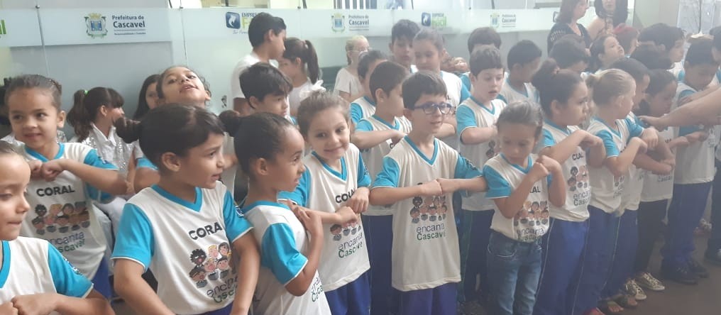 Alunos fazem homenagem a Cascavel