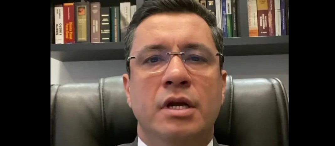"Felizmente nós temos um presidente que teve a coragem de enfrentar essa canalhice", diz Ideriha