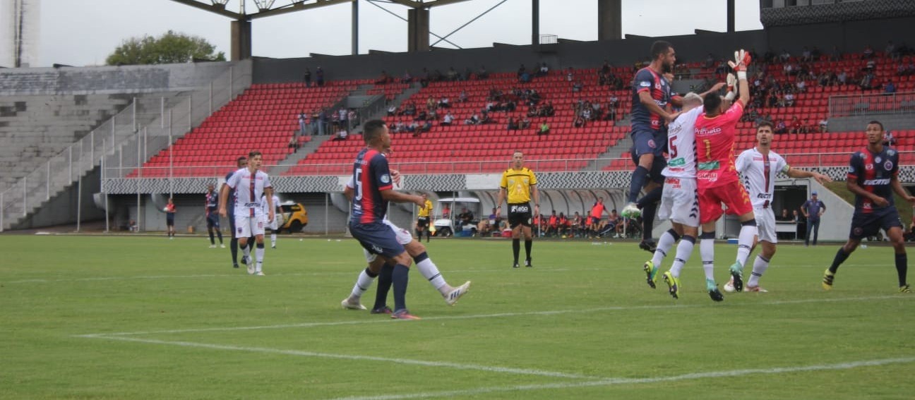 CCR vence Toledo no Olímpico e deixa a laterna
