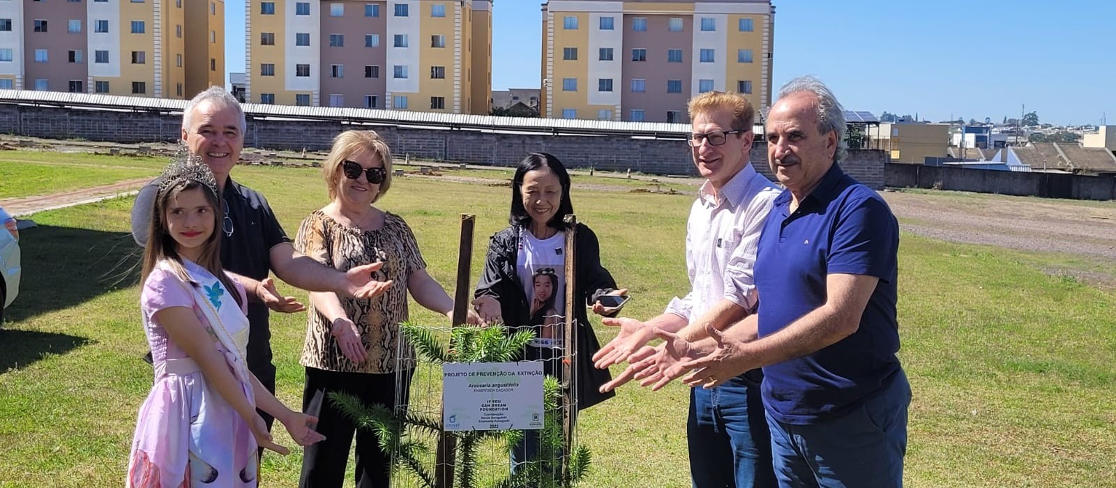 Plantio da Araucária angustifólia é realizado na Univel