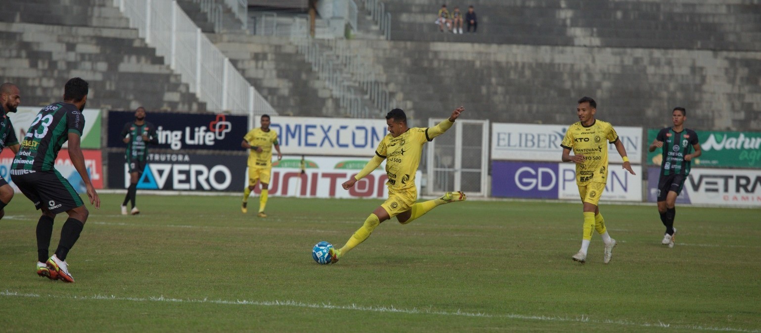 Cascavel sai na frente, mas cede empate ao Maringá no Olímpico